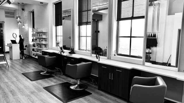 Elenya Salon Bild 1