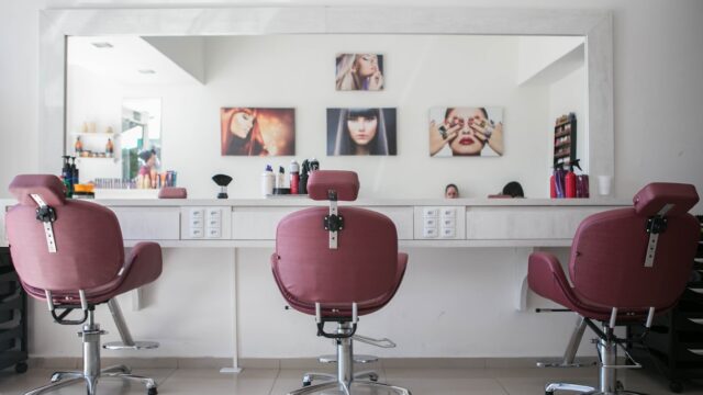 Elenya Salon Bild 3